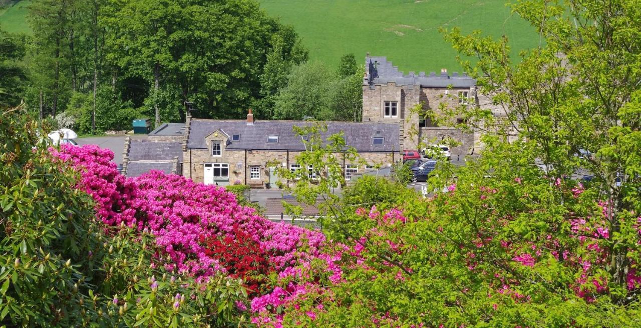 Blenkinsopp Castle Inn Greenhead Exterior photo